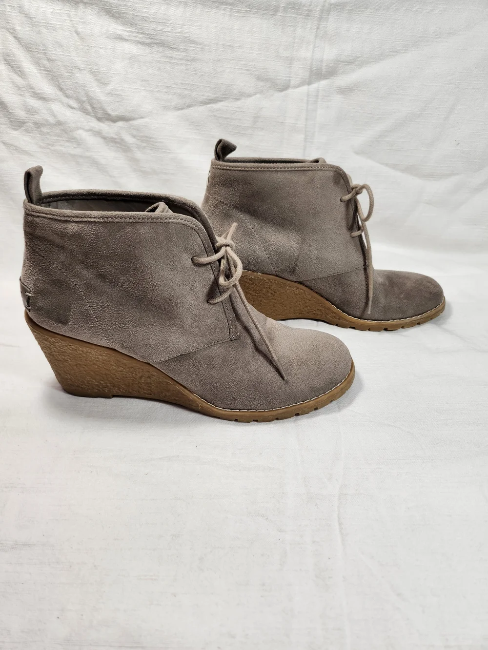 G.H. Bass & Co. Taupe Synthetic Suede Wedge Ankle Boots Booties Size 8.5